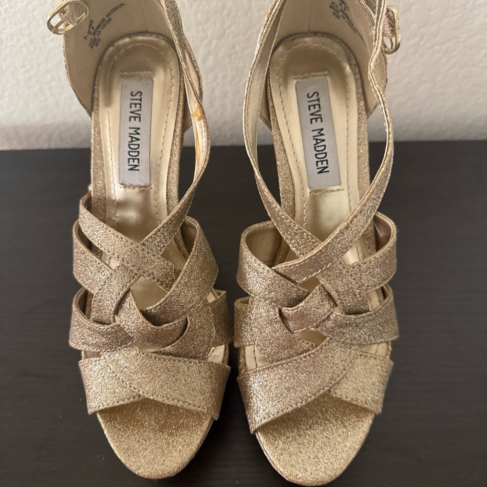 Steve Madden Gold heels size 6.5 - Picture 6 of 7